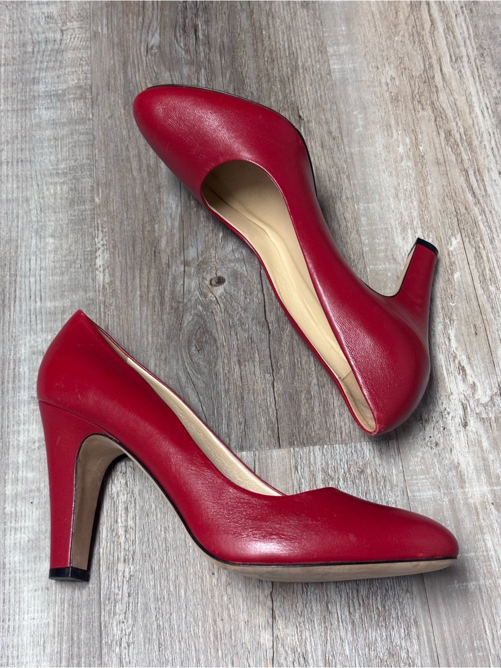 Lumiani Red Italian Leather Classic Round Toe Pumps - Picture 2 of 8